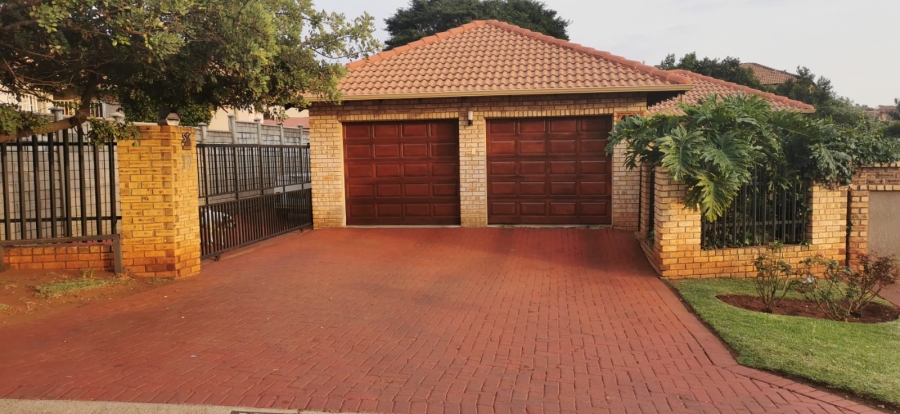 3 Bedroom Property for Sale in Safari Gardens North West